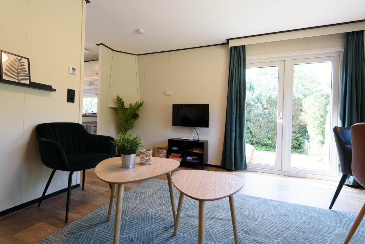 Chalet Met Eigen Tuin Aan De Veluwse Bosrand Putten Exteriör bild