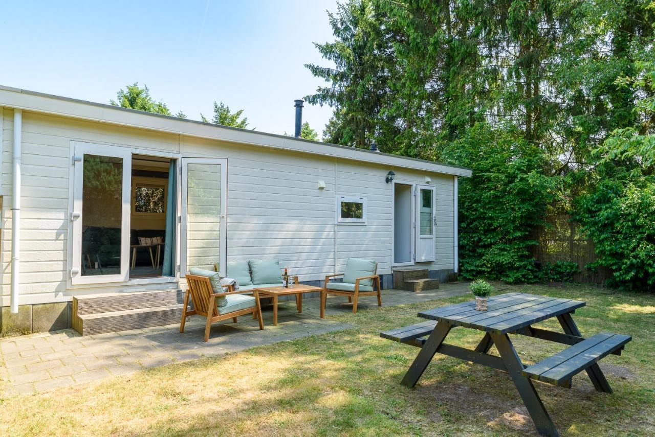 Chalet Met Eigen Tuin Aan De Veluwse Bosrand Putten Exteriör bild